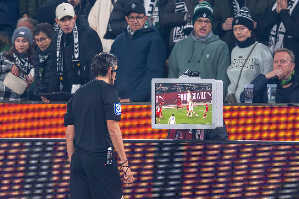 Am Samstag sorgte der VAR beim Rheinderby in Mönchengladbach - mal wieder - für Zoff.