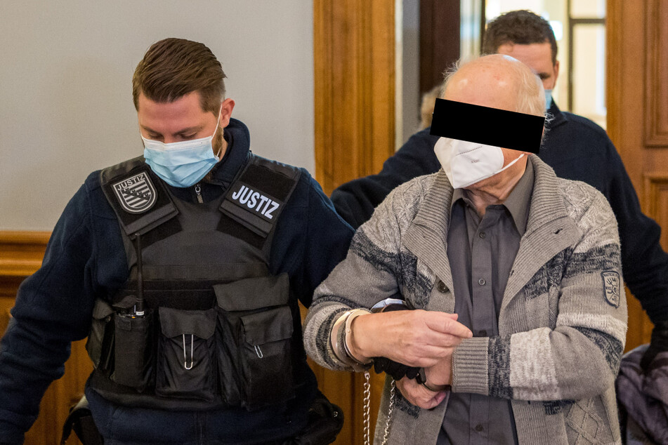 Wegen Mordes verurteilt: Rentner Dieter G. (83) hatte seine Gattin (82) mit einem Kissen erstickt.