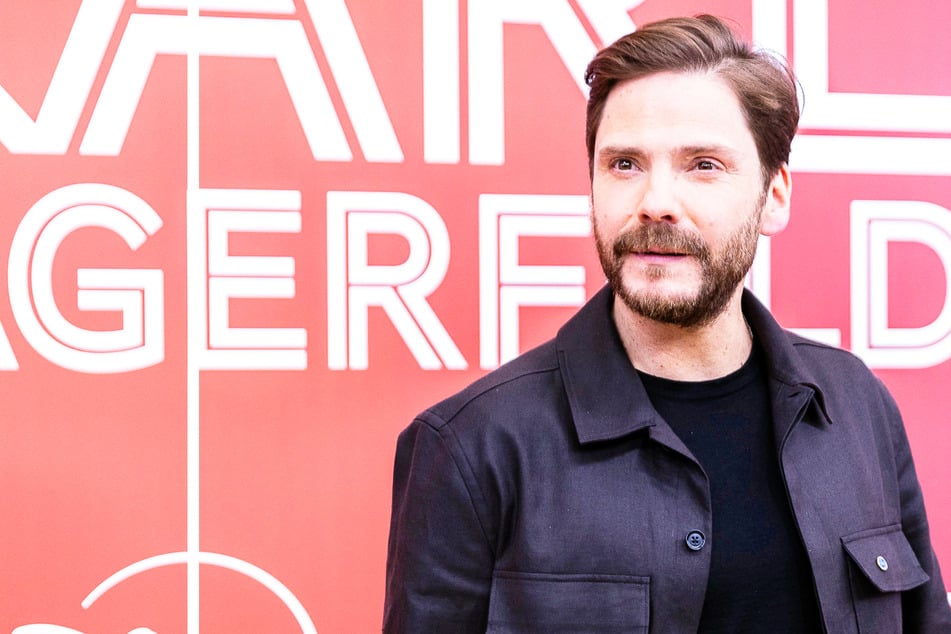 Daniel Brühl gesteht frühere Mode-Pannen: "Hätte Beratung gebraucht"