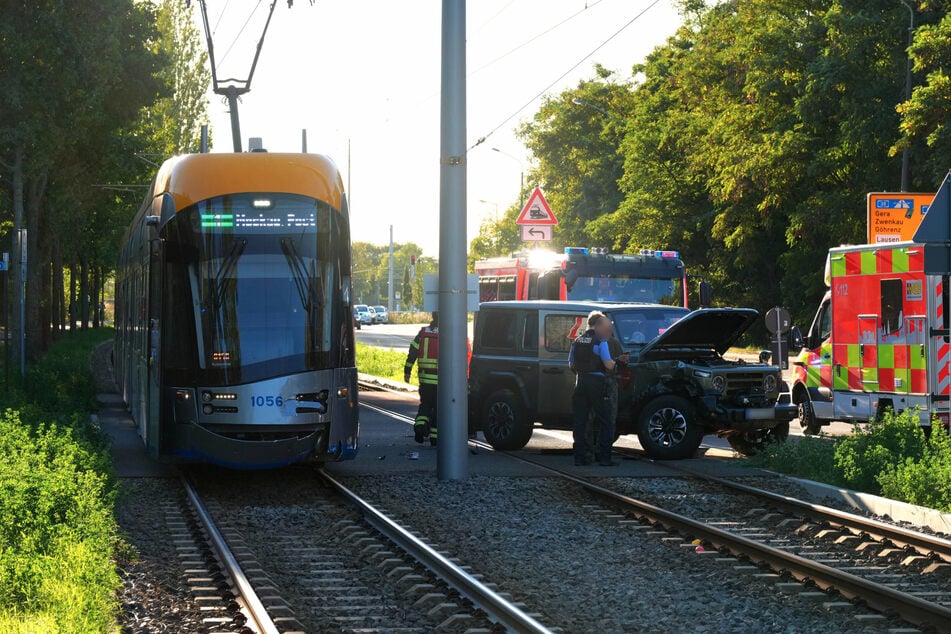 Sowohl die Bahn als auch das Auto wurden beschädigt.