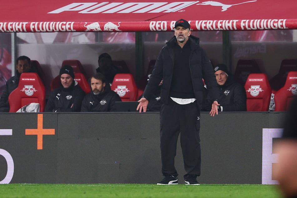 Ziemlich ratlos hat man RB-Trainer Marco Rose (48) in letzter Zeit häufiger gesehen. Die Spieler scheinen seinen Plan nicht umzusetzen.