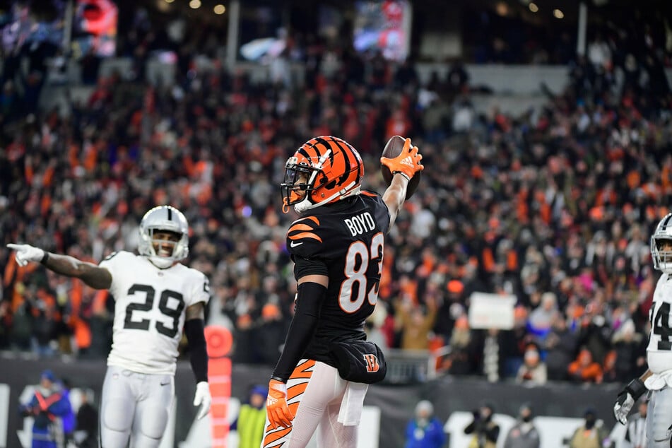 Bengals wide receiver Tyler Boyd (c) celebrates his touchdown catch against the Raiders.