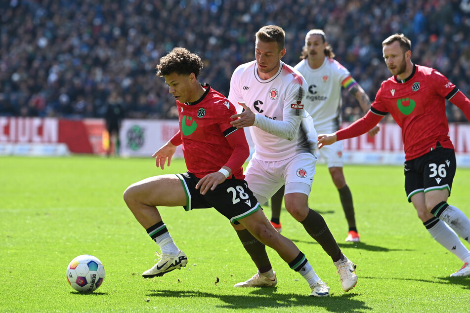 Abwehrspieler Hauke Wahl (30) stemmte sich gegen die Schlussoffensive der Roten.