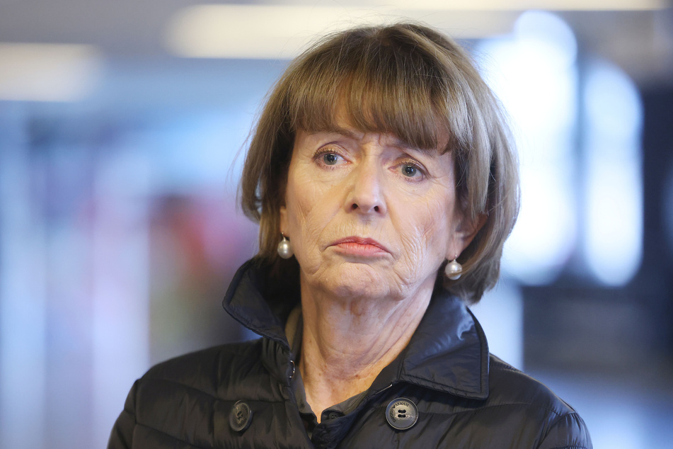 Henriette Reker (65, parteilos), Oberbürgermeisterin der Stadt Köln, setzt sich seit vielen Jahren für Toleranz und gegen Extremismus ein.