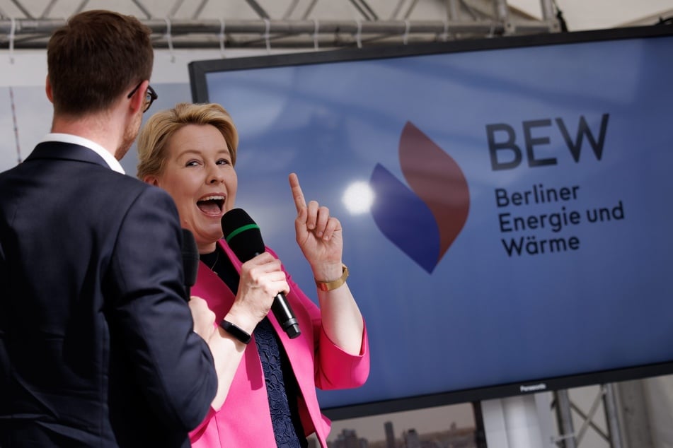Wirtschaftssenatorin Franziska Giffey (46, SPD) freut sich darüber, dass die Fernwärme Berlins wieder in den Händen des Landes ist.