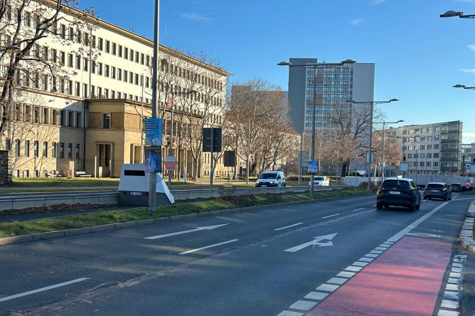 Vor dem Wiener Tunnel wird geblitzt.