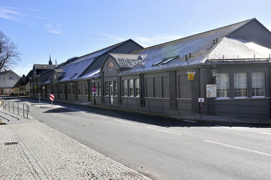 Rund zehn Mitarbeiter werden im "nahkauf" auf 800 Quadratmeter Verkaufsfläche arbeiten.