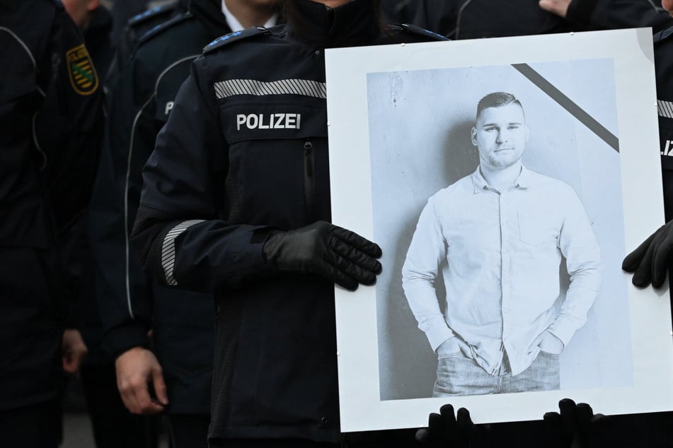 Gerichtsprozess offenbart Heldentat: Überfahrener Polizist bewahrte Kollegen vorm Tod