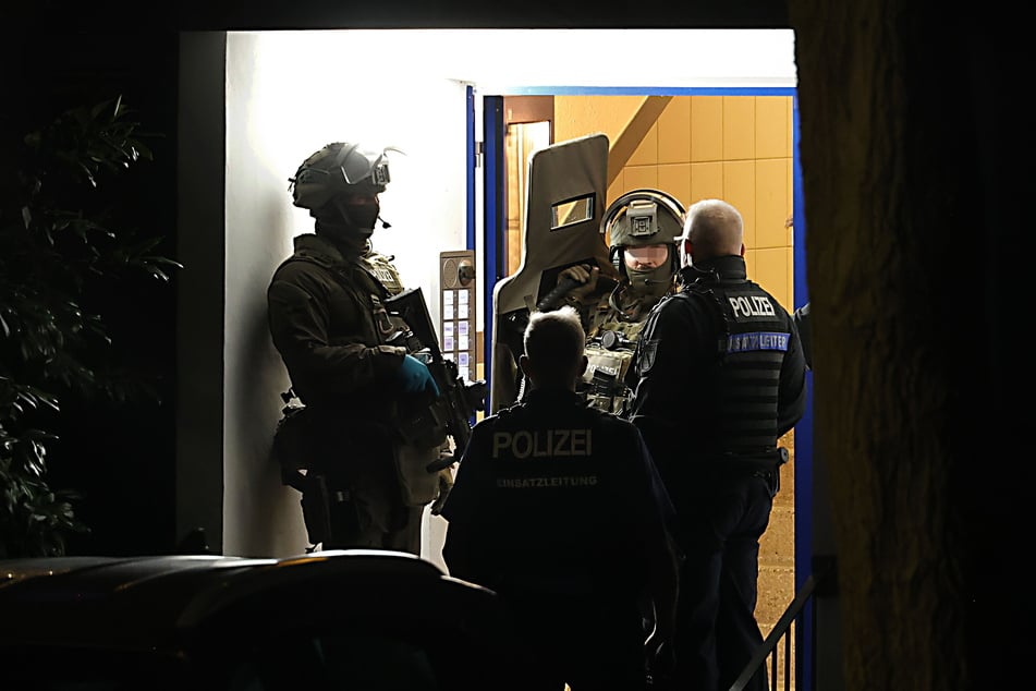 SEK-Einsatz in Markersdorf: Die Polizei stürmte eine Wohnung.