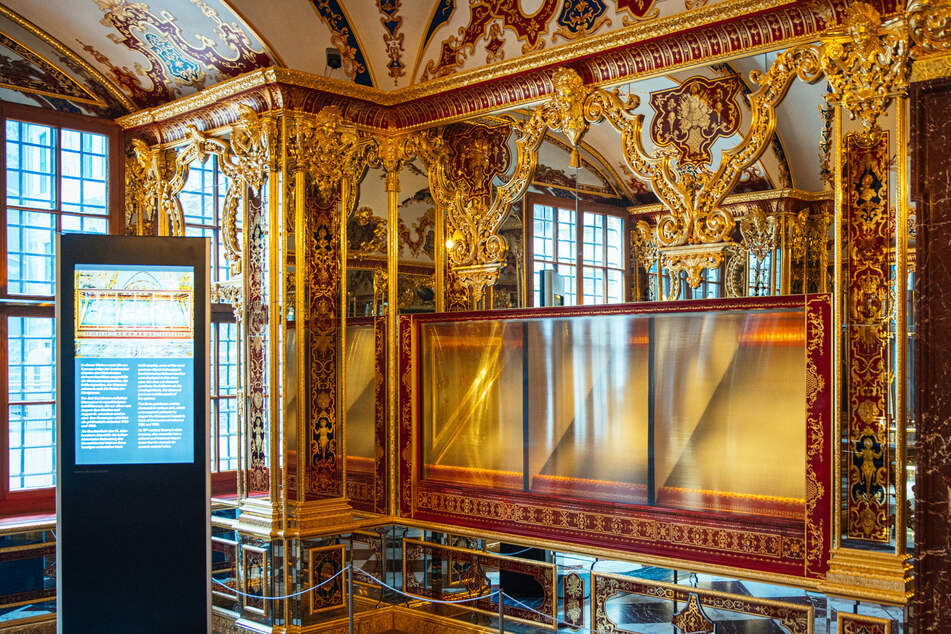 Die ausgeraubte und nun ausgestellte Vitrine im Juwelenzimmer des Historischen Grünen Gewölbes im Residenzschloss.