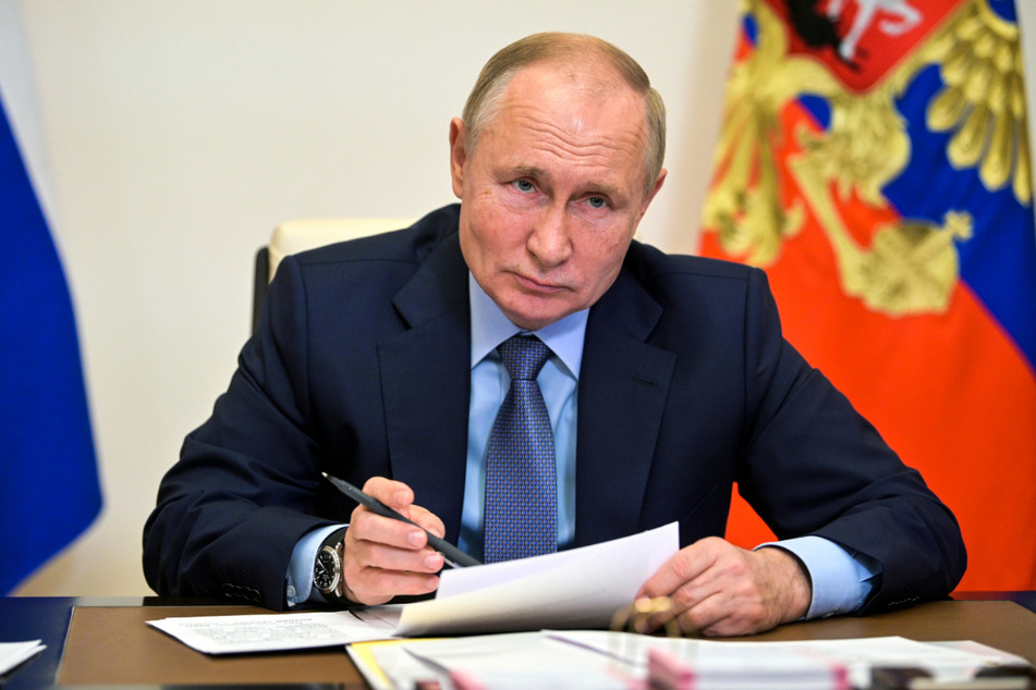 Wladimir Putin (69) hat angesichts der steigenden Zahl von Corona-Infektionen und Todesfällen angeordnet, dass viele russische Arbeitnehmer ab Monatsende eine Woche lang nicht zur Arbeit gehen sollen.