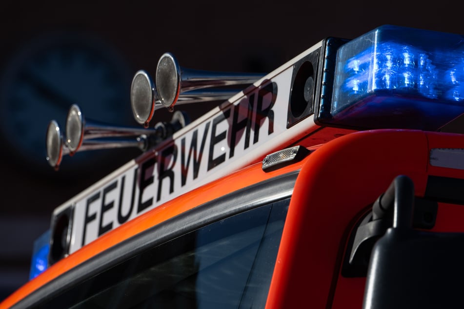 Am Montagnachmittag musste die Kölner Feuerwehr zu einem Einsatz nach Frechen ausrücken. (Symbolbild)