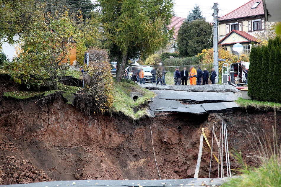 Blick auf den riesigen Krater. (Archiv)