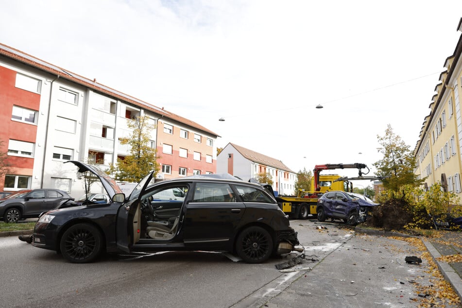 Der Lastwagen hinterließ eine Schneise der Verwüstung.