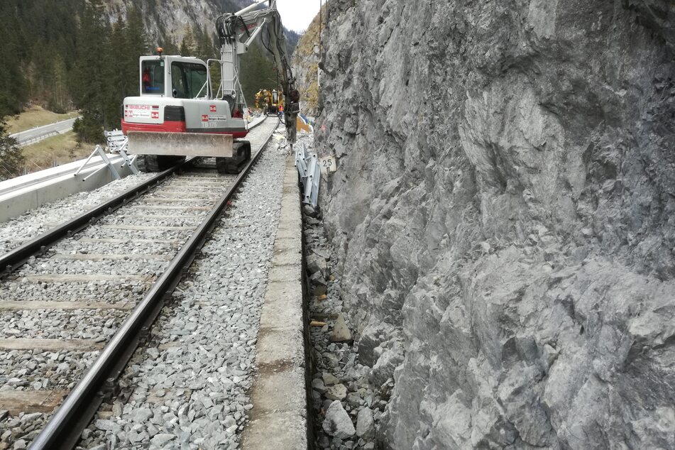 Die Strecke der Außerfernbahn zwischen Garmisch-Partenkirchen und Reutte in Tirol wird saniert.