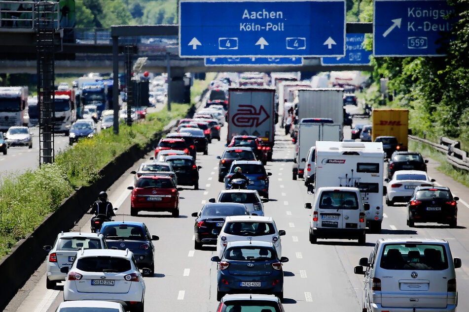 Insbesondere rund um Köln wird es am kommenden Wochenende voll auf den NRW-Autobahnen. (Symbolbild)