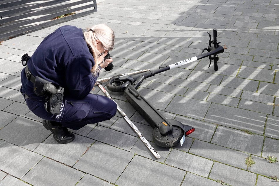 Bei Unfällen mit E-Scootern haben sich 2025 deutlich mehr Menschen verletzt.
