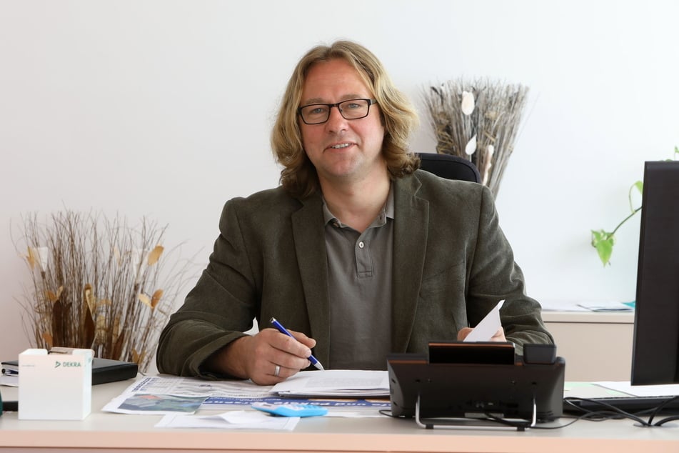 Oberwieras Bürgermeister Holger Quellmalz (45, CDU) bestätigte die Lärmproblematik, nannte zu den Abriss-Hintergründen aber keine Details.