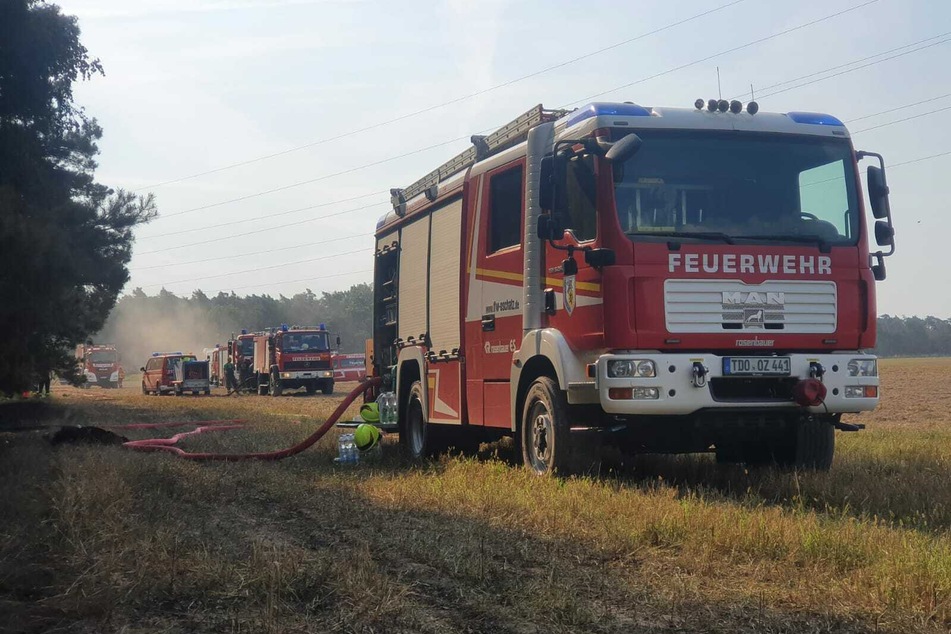 Nach aktuellen Informationen soll mittlerweile sogar überlegt werden, Hubschrauber für die Bekämpfung der Flammen einzusetzen. Eine Entscheidung steht jedoch noch aus.