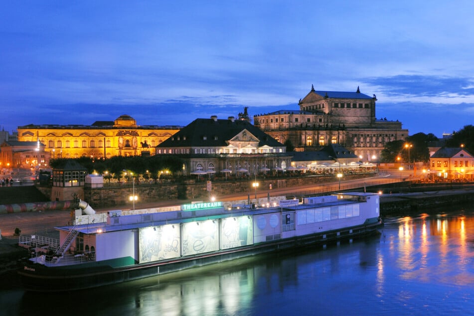 Der Theaterkahn am Terrassenufer wird zur Party-Location.