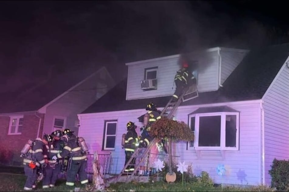 Zwei Familien lebten in dem Haus. Nur eine von ihnen konnte gerettet werden.