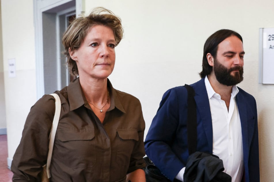 Die Steakhouse-Erbin begann am Dienstag mit ihrer angekündigten umfassenden Einlassung.