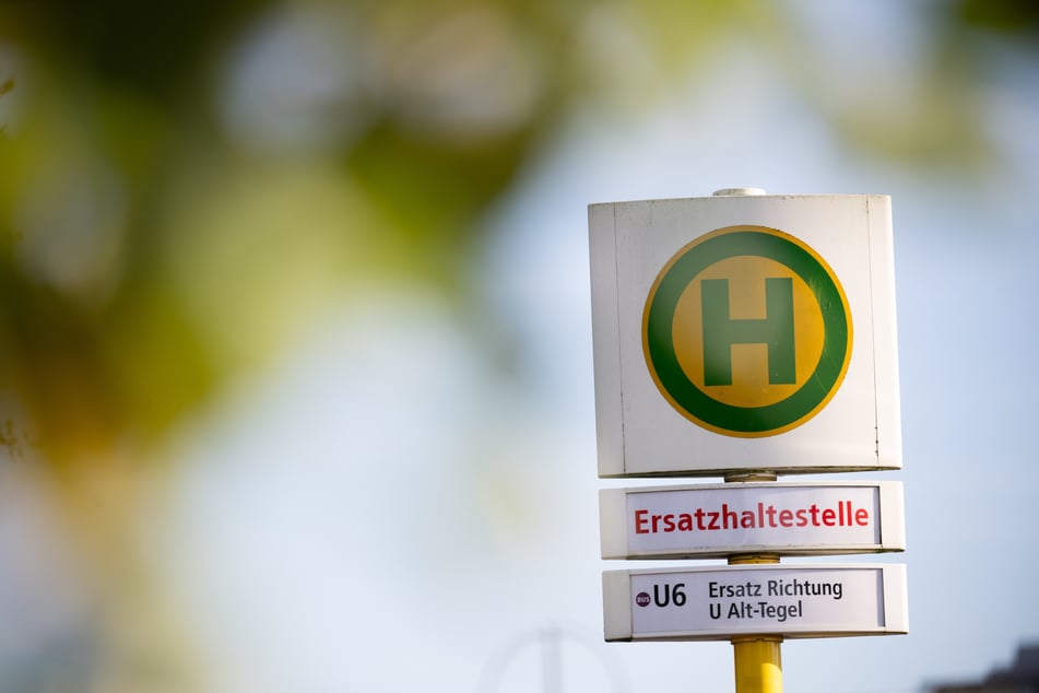 Lange waren Reisende in Berlin auf der Linie der U6 auf den Schienenersatzverkehr angewiesen. (Archivfoto)