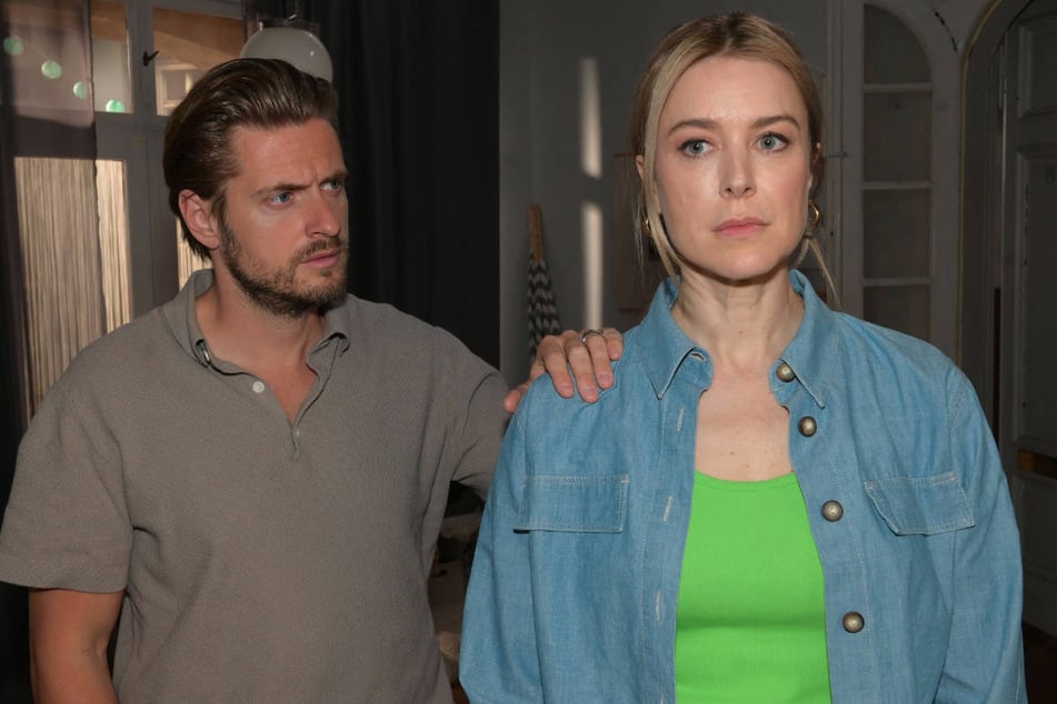 Jessica fällt es schwer, Philip anzulügen, und sie kann seine Nähe kaum ertragen.