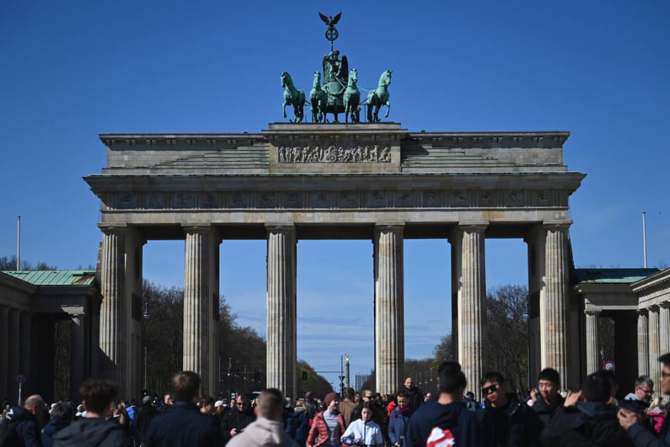 Berlins Sehenswürdigkeiten Brandenburger Tor, Fernsehturm und Co. sind bei den Touristen nicht mehr so angesagt wie vor Corona.