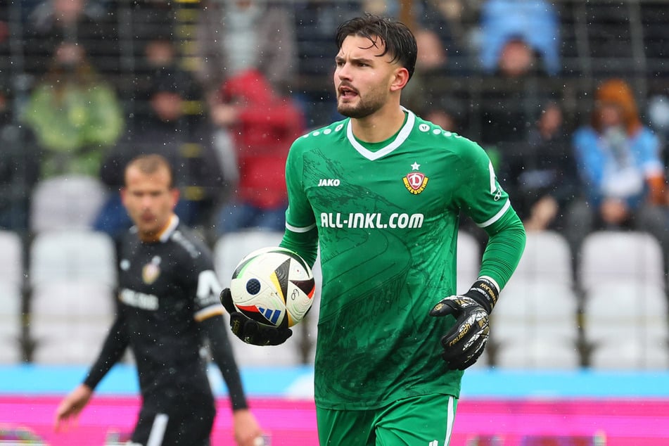 Dynamos Schlussmann Tim Schreiber (22) sah beim 1:1-Gegentreffer der Münchner Löwen nicht souverän aus.