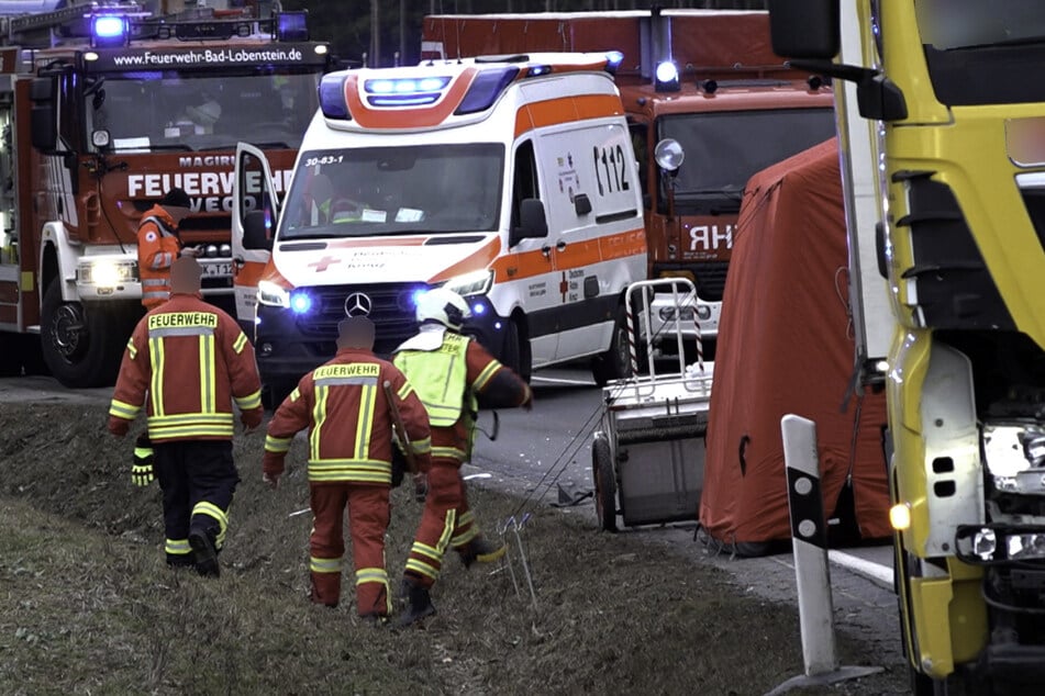 Mann von Lastwagen erfasst und tödlich verletzt: B90 voll gesperrt!
