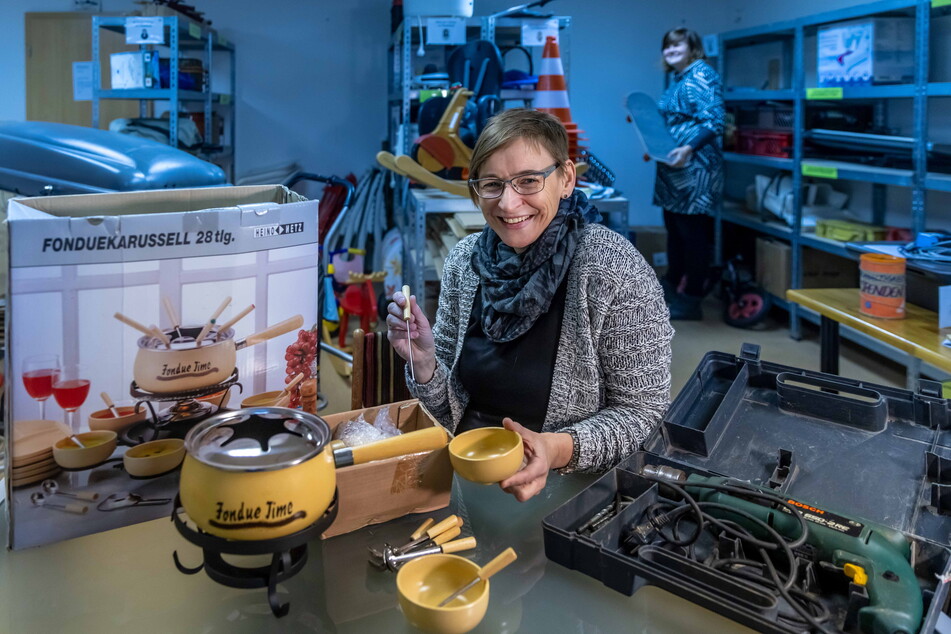Fondue-Set und Bohrmaschine: Ina Bannert (45) hat für alle Lebenslagen ihrer Kunden etwas da.