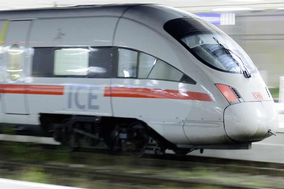 Durch eine Oberleitungsstörung kommt es zu Einschränkungen im Zugverkehr.