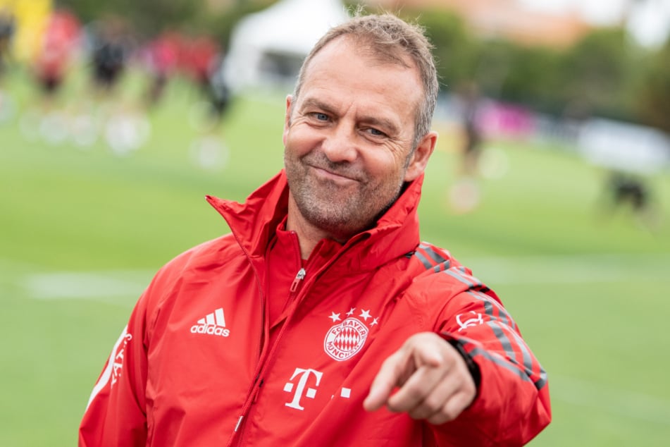 Hansi Flick (55) und der FC Bayern München wollen mit einem Triumph in der Champions League in Portugal das Triple perfekt machen.