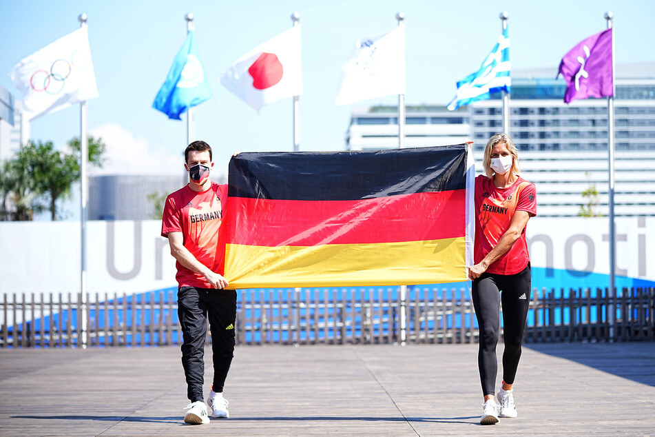 Laura Ludwig (35, r.) und Patrick Hausding (32) sind die Fahnenträger des Deutschen Teams in Olympia.