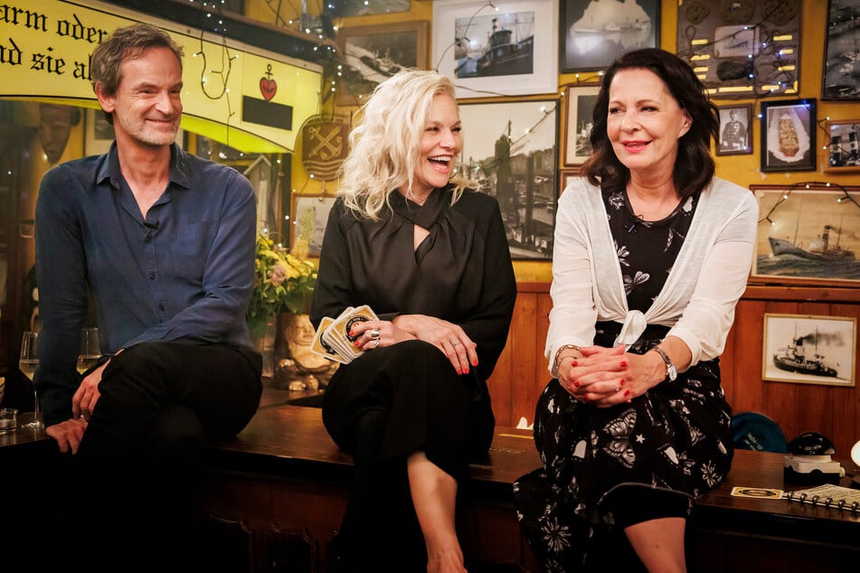 Neben dem Schauspieler war auch Psychologin Stefanie Stahl (61, r.) bei Ina Müller (60, M.) zu Gast.