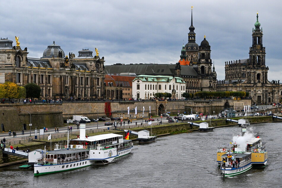 Dresden: Abdampfen bei der Weißen Flotte: Kleine Parade zum Saisonende