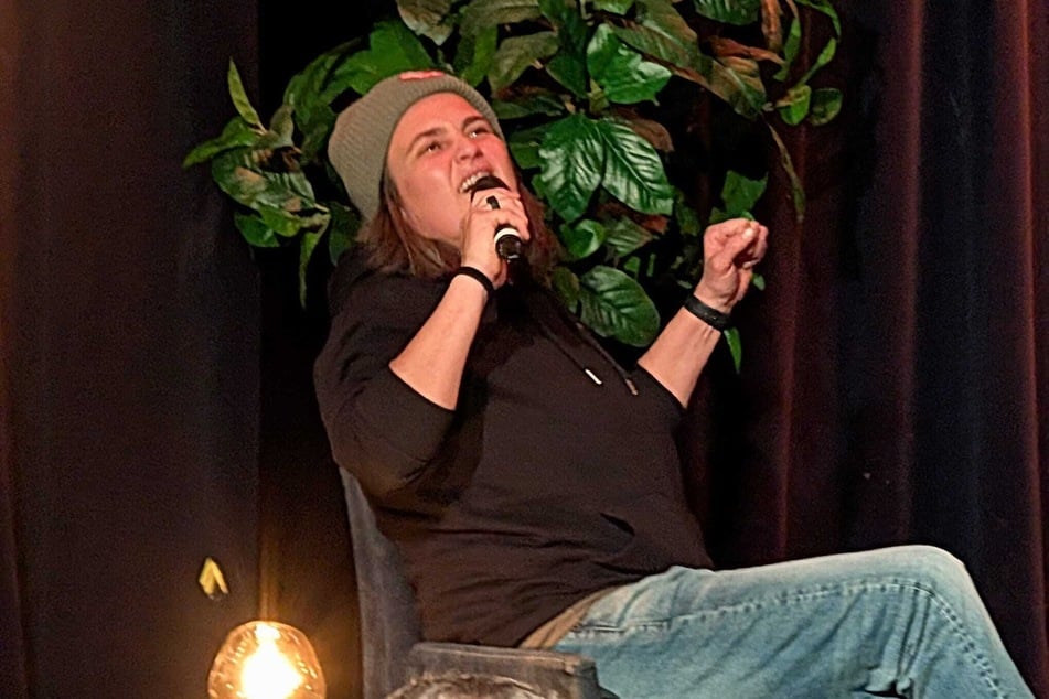 Konnte bei ihrer ersten Bühnenshow mit Humor und coolen Storys, aber nicht mit Leipzig-Wissen punkten: Nadine Angerer (47).