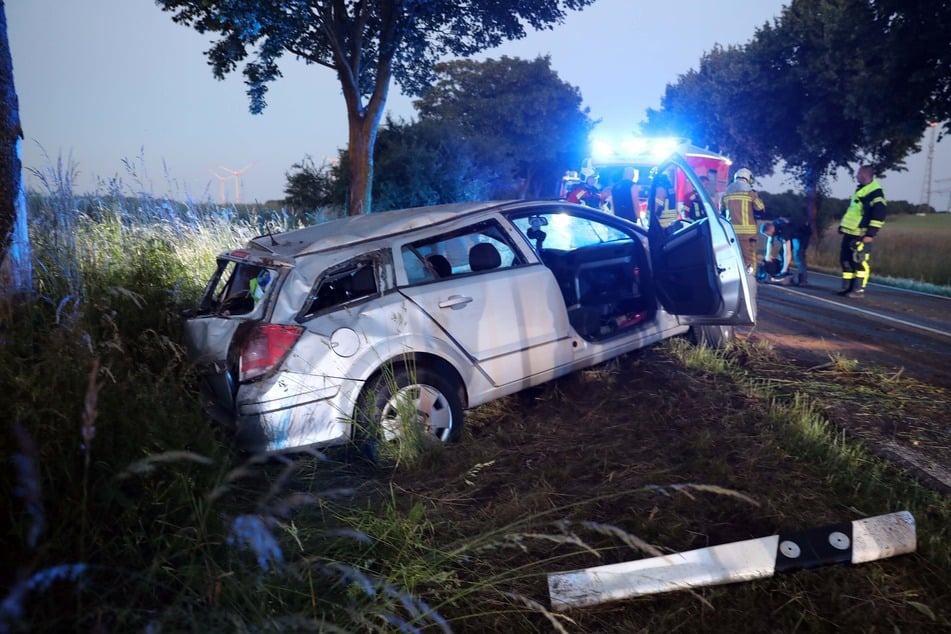 Fahrt zur Party endet im Straßengraben: Vier Jugendliche verletzt