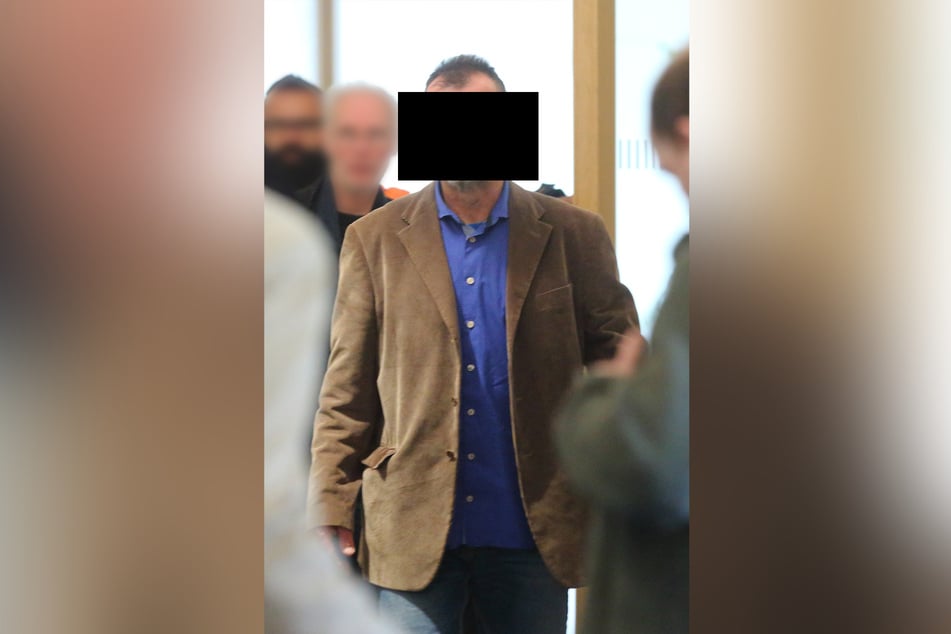 Marcin D. (53) baute Waffen und fand sich nun auf der Anklagebank wieder.