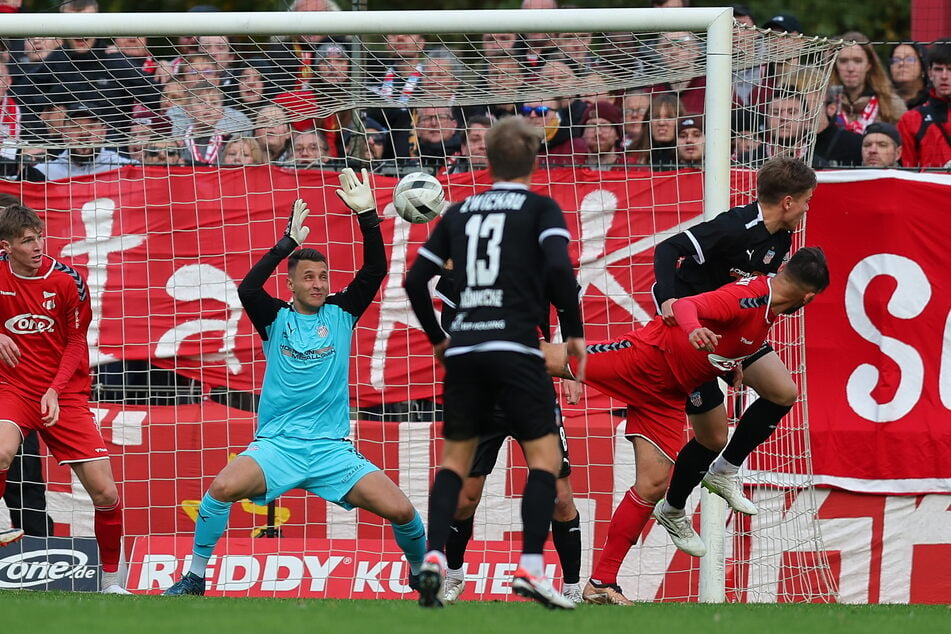 FSV-Keeper Lucas Hiemann (25, M.) wird auch gegen Meuselwitz wieder gefordert sein. Der Schlussmann unterschrieb einen neuen Vertrag in Zwickau.