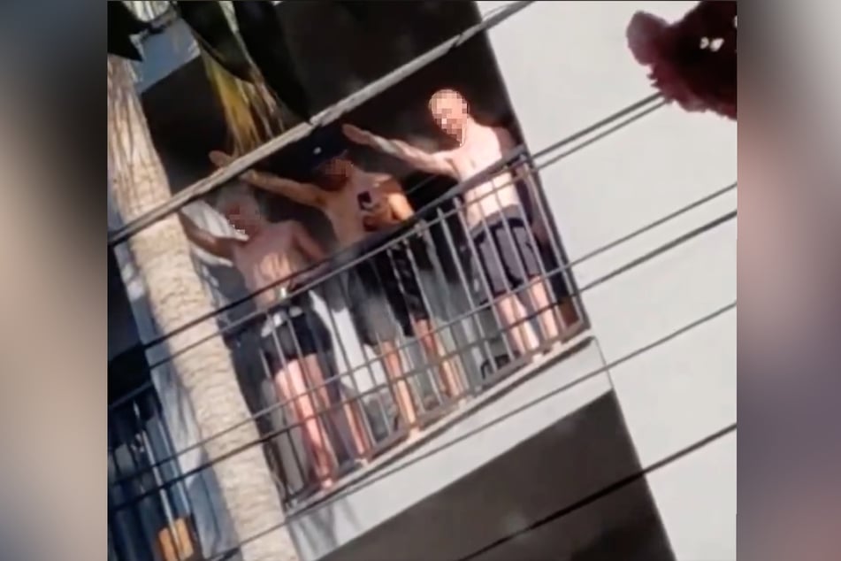 Drei Touristen haben auf Mallorca mit Nazi-Handzeichen bei den übrigen Hotelgästen für Entsetzen gesorgt.
