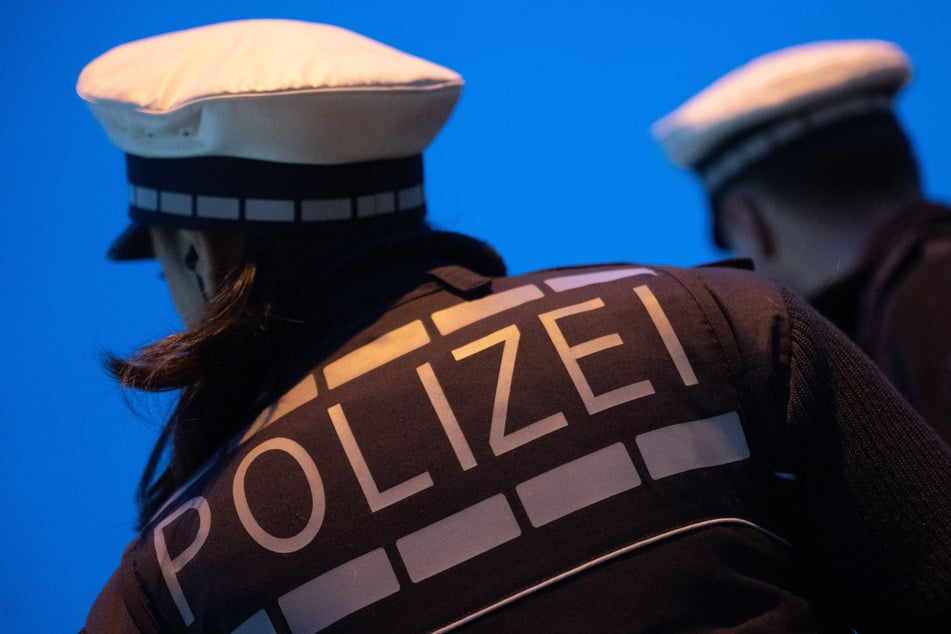 Polizisten warfen sieben junge Leute aus dem gesperrten Tunnel. (Symbolfoto)