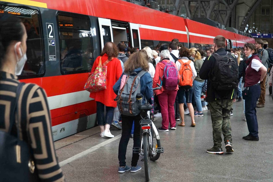 Start des 9-Euro-Tickets in Sachsen ohne Probleme, doch volle Bahnsteige gab es trotzdem