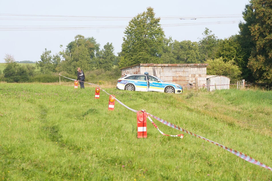 Am Rande eines Feldes außerhalb von Weitefeld wurde die Leiche des Dreifach-Mörders entdeckt.
