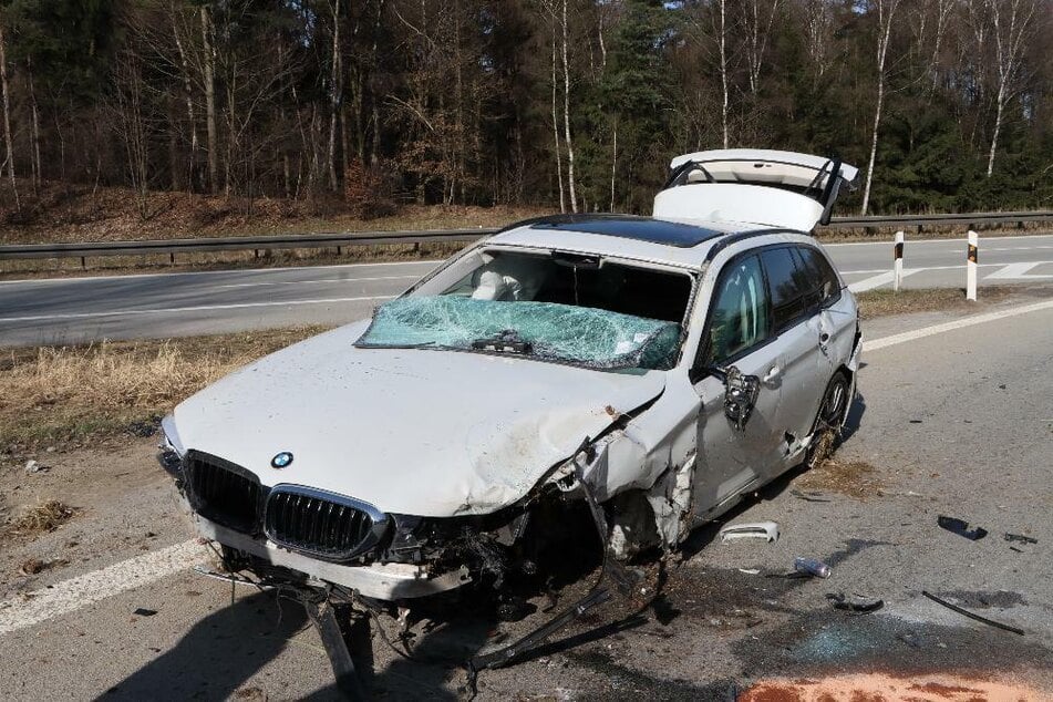Glück im Unglück: Ein Autofahrer ist am Montagmorgen bei einem Unfall auf der A3 bei Passau nur leicht verletzt worden.