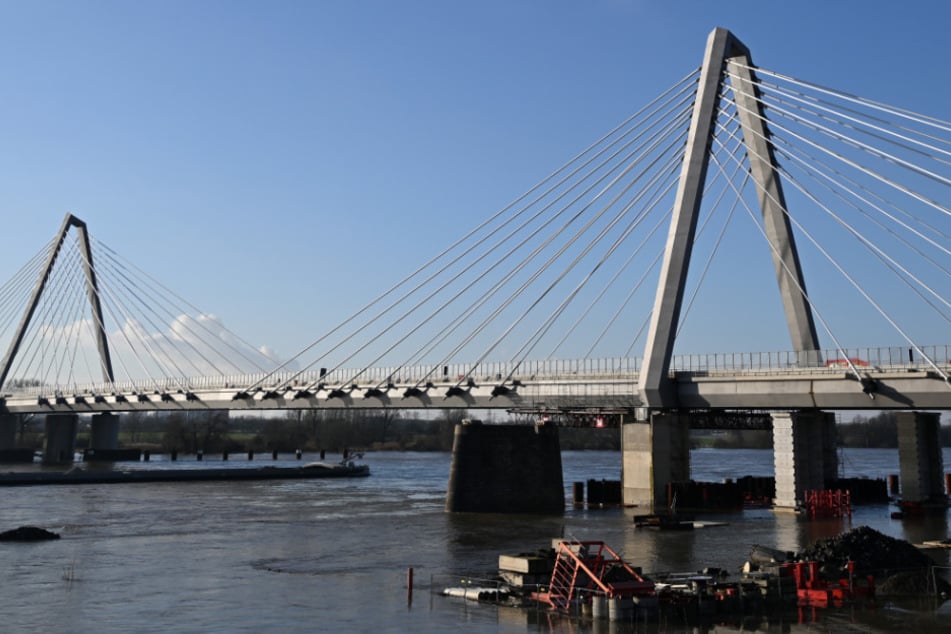 Nach Zwischenfällen wegen herabfallendem Eis: Das passiert mit Leverkusener Rheinbrücke