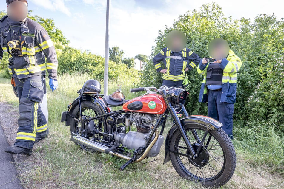 In Pirna verlor ein betrunkener Mann (41) die Kontrolle über seine AWO 425 T und stürzte.