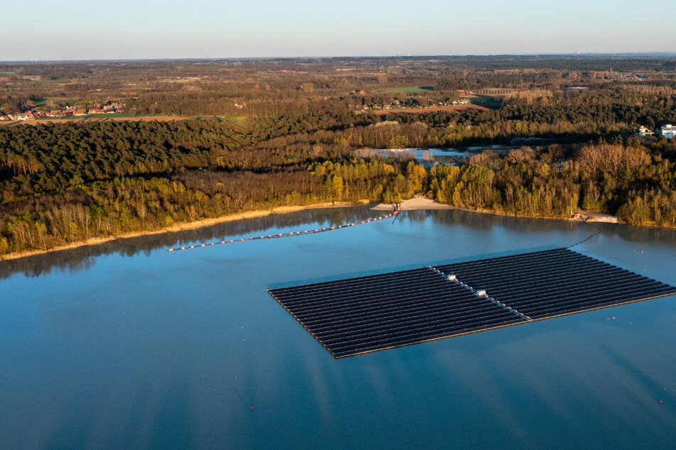 Neubaur sieht "erhebliches Potenzial" für schwimmende Solaranlagen