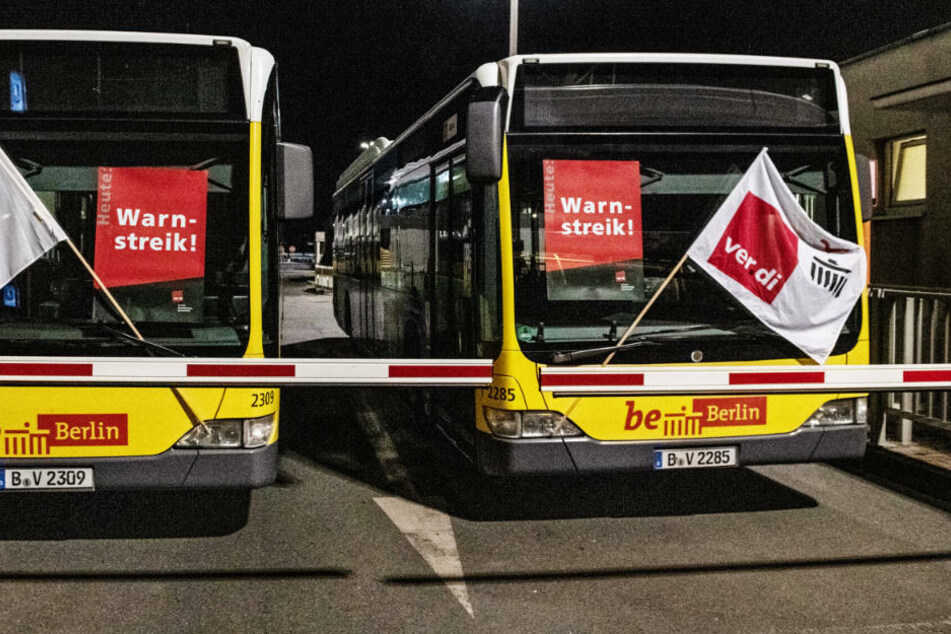 Die Gewerkschaft Verdi hat am Dienstag einen erneuten Warnstreik angekündigt: Ab Freitag 3 Uhr morgens stehen Busse und Bahnen bei der BVG für volle 24 Stunden still.